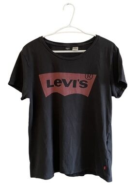 Levi's Black Vintage Wash Tee w Red Batwing Logo – Size Large EUC